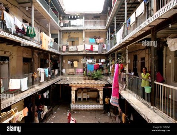 Are there chawls in Mumbai?