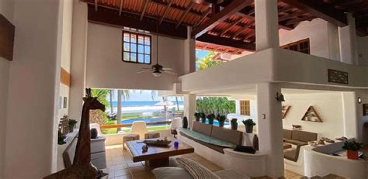 Can a US citizen buy property in El Salvador?