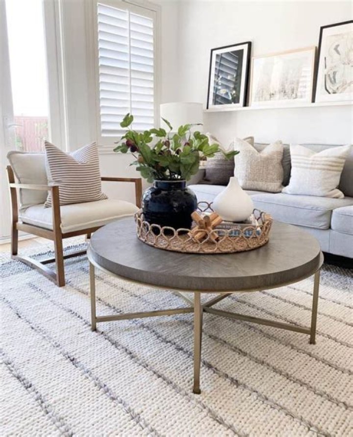 Can I put a round tray on a round coffee table?