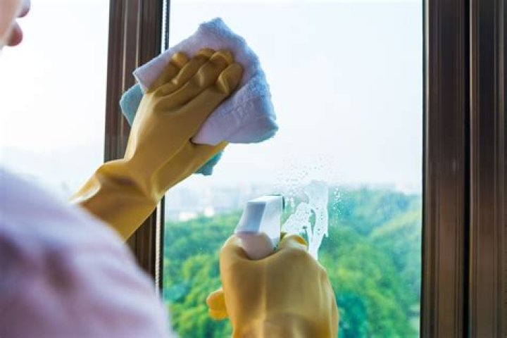 Can scratches on glass be removed?