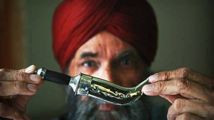 Can Sikhs carry dagger?