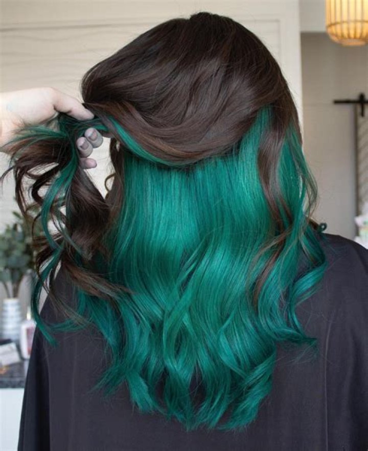 Can you dye brown hair teal?
