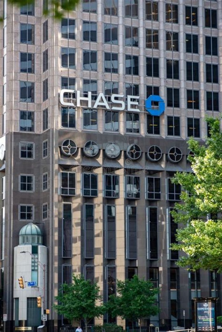 Can you go in the Chase Tower in Dallas?