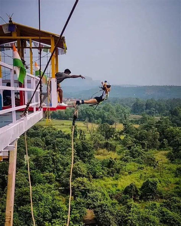 Can you snap your neck bungee jumping?