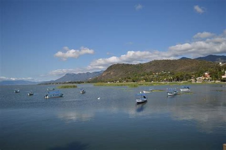 Can you swim in Lago de Chapala?