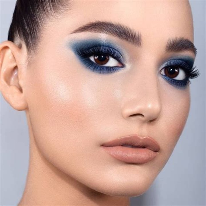 Can you wear blue eyeshadow with brown eyes?