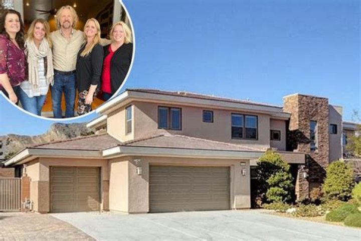 Did Sister Wives sell homes in Vegas?