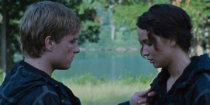 Do Peeta and Katniss kiss in The Hunger Games?