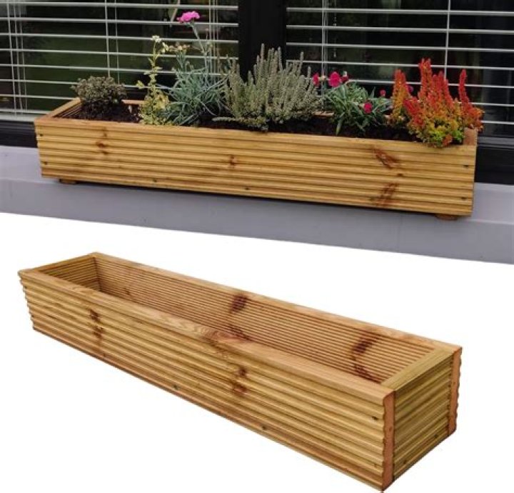 Do wooden window boxes need liners?