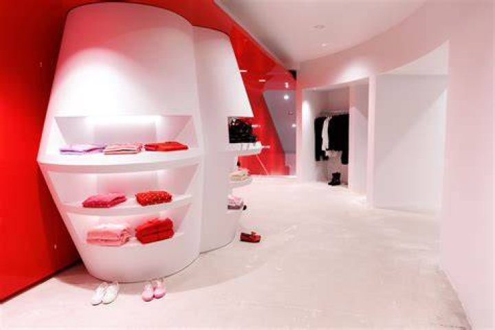 Does Comme des Garcons have an online store?