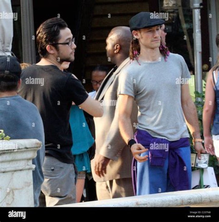 Does Joseph Gordon-Levitt have a brother?