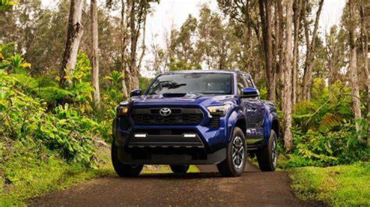 Does Toyota make a 4-cylinder 4×4 Tacoma?