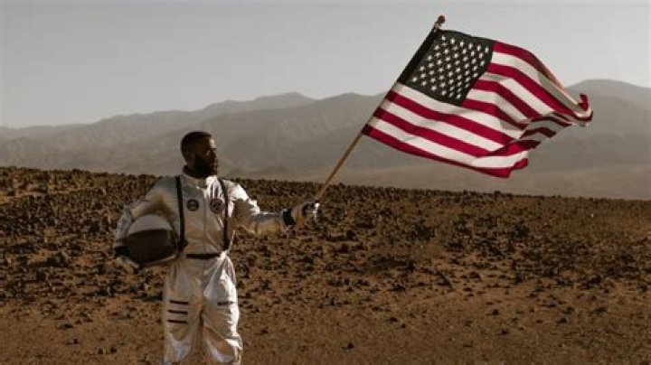 How do I become a NASA flight controller?