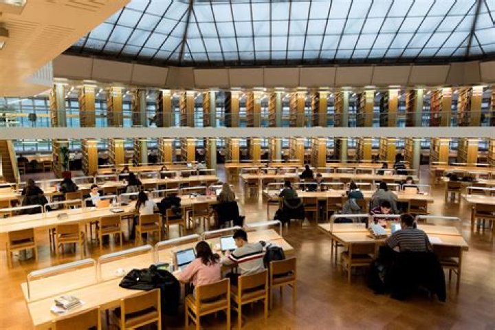 How do I get a Cambridge library card in Ontario?