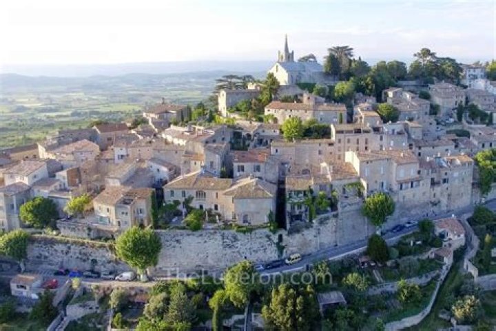 How do I get to Bonnieux France?