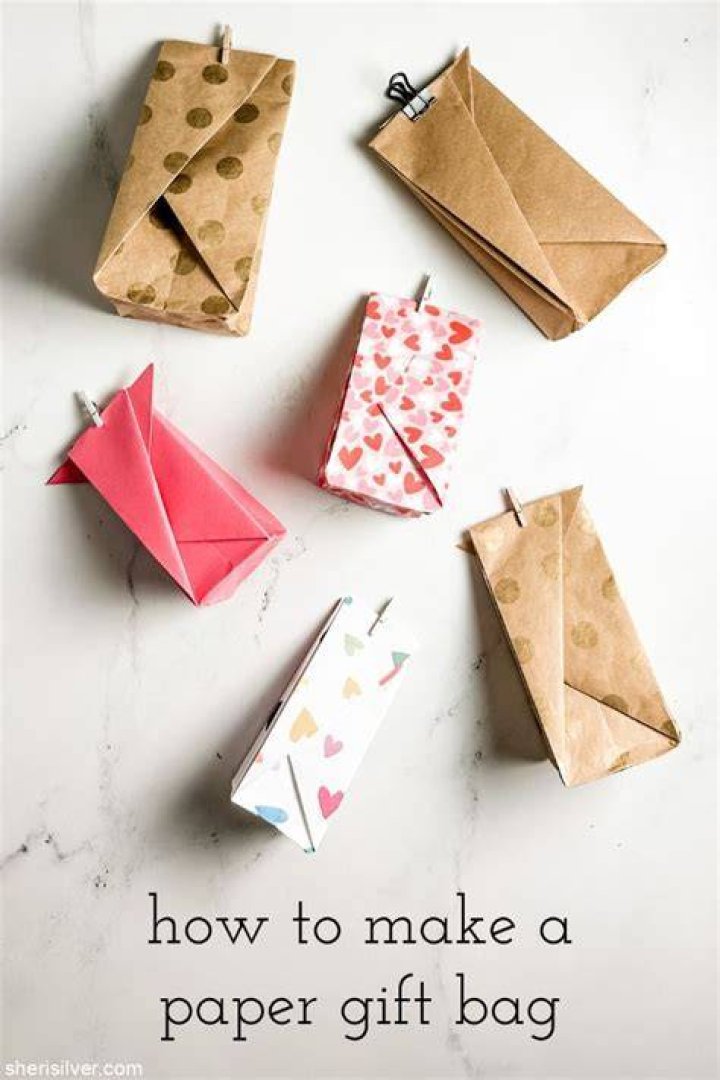 How do you make a gift bag step by step?