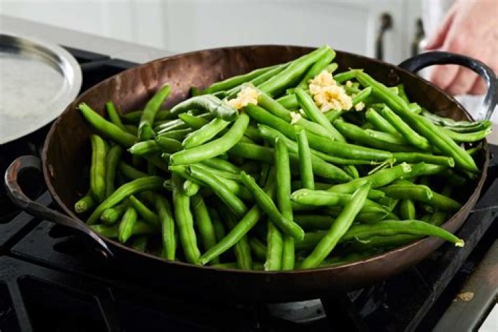 How do you steam green beans on the stove without a steamer?