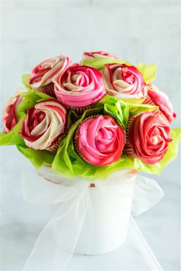 How many cupcakes are in a cupcake bouquet?