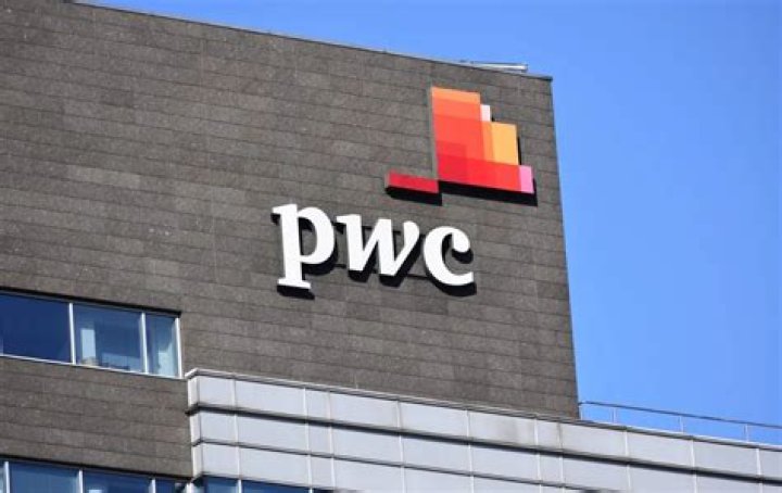 How much does a manager earn at PwC UK?