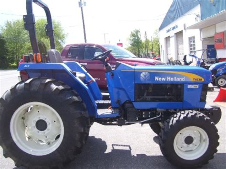 How much does a New Holland t1530 weigh?