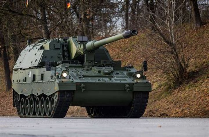 How much does a PzH 2000 cost?