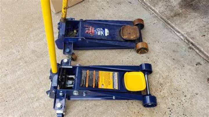 How much weight can a 2 1 2 ton jack lift?