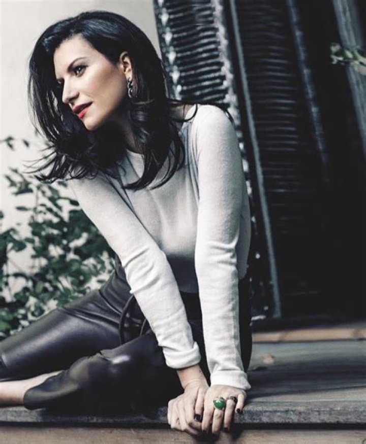 How old is Laura Laura Pausini?
