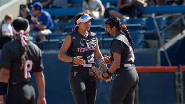 Is Cal State Fullerton d1 for softball?