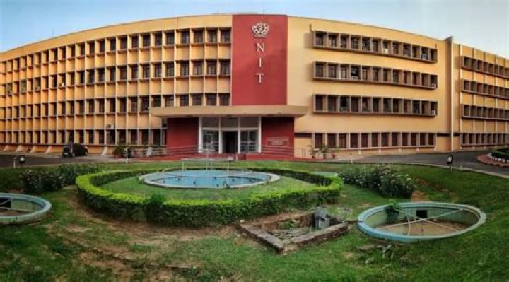 Is NIT Bhopal a government college?