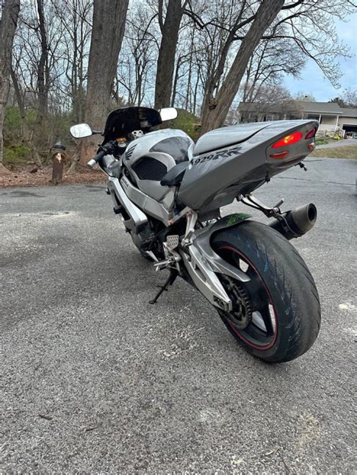 Is the 929rr fuel injected?