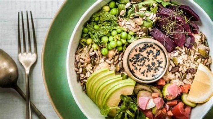 What do bodybuilders eat for lunch?