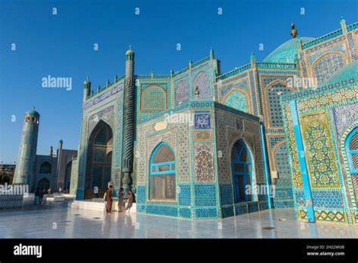 What happened to the Hazaras in Mazar i Sharif?