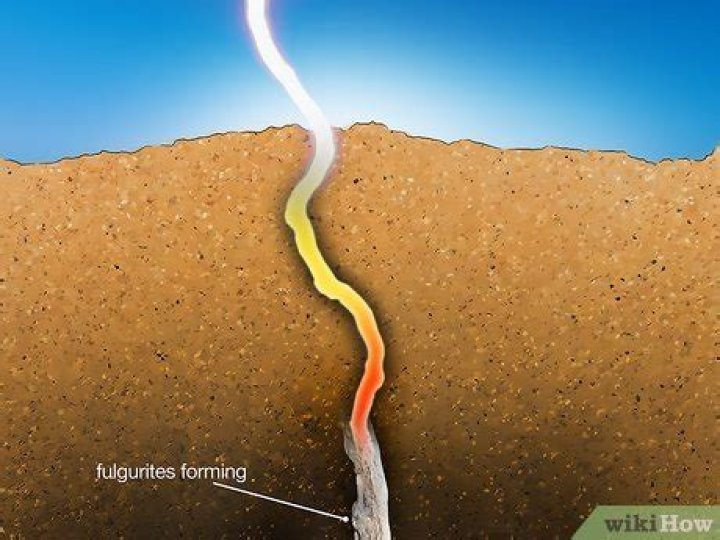 What happens to glass when struck by lightning?
