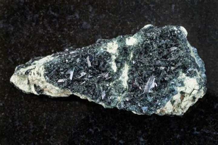 What is a hornblende crystal?