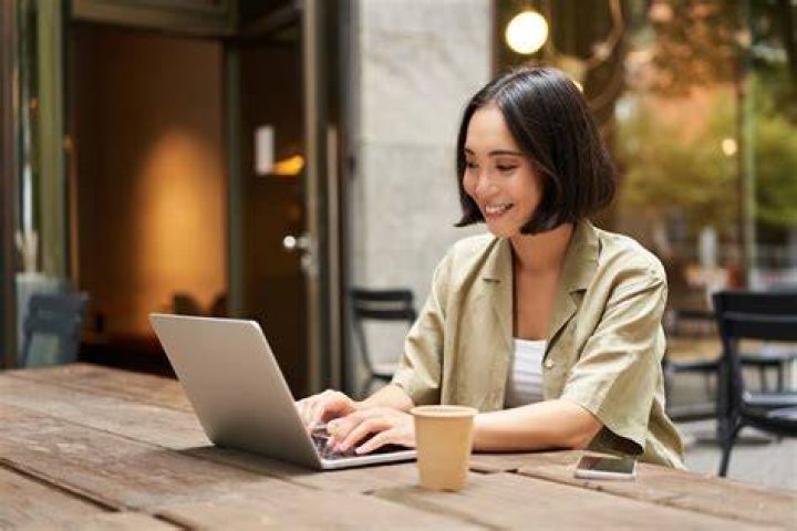 What is a KPMG internship?
