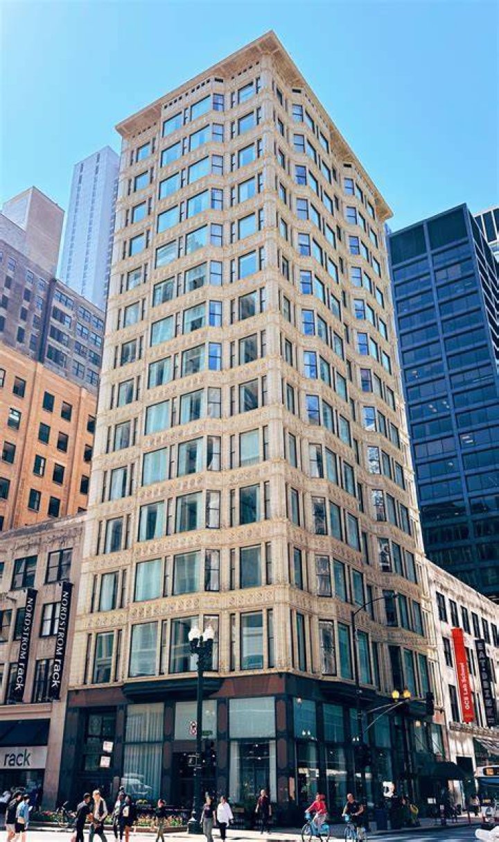 What is considered a high rise in Chicago?