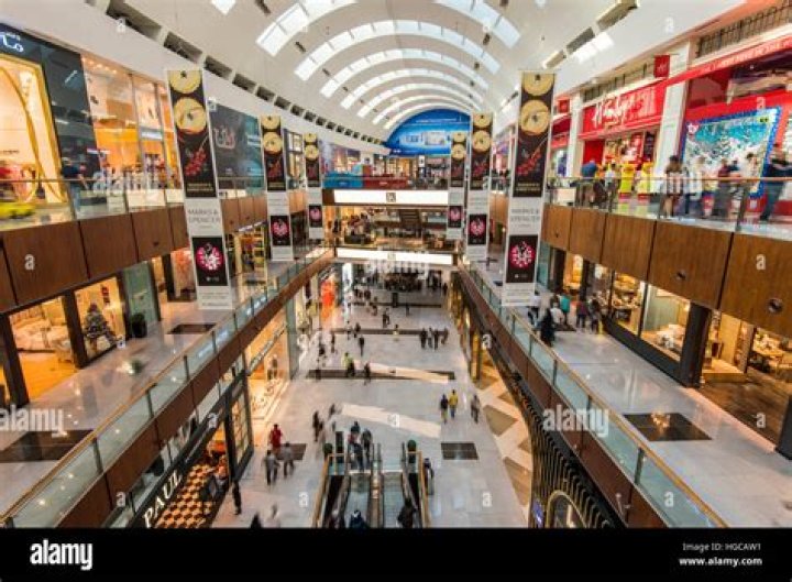 What is the biggest shopping mall in Dubai?