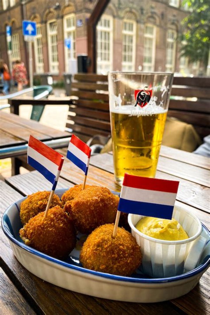 What is the difference between Bitterballen and Kroket?