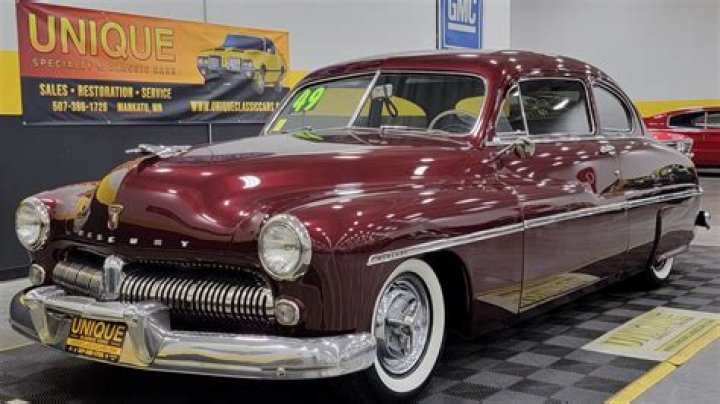What kind of engine does a 1949 Mercury Eight coupe have?