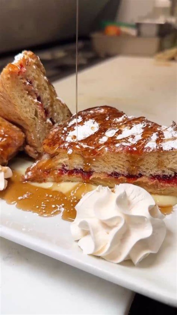 What kind of food do they serve at Bobby Flay brunch?