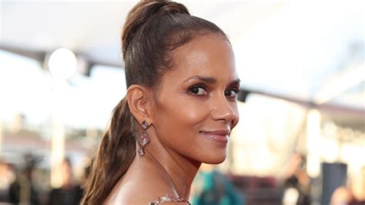 What lipstick does Halle Berry wear?