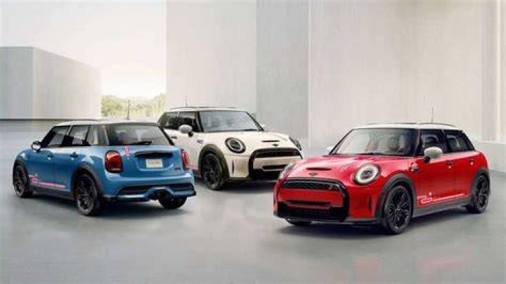 What makes a Mini Cooper an S?