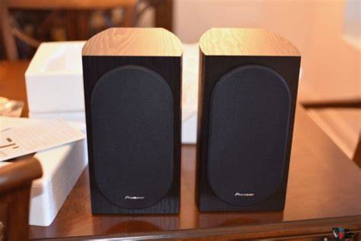 What makes the pioneer sp-bs22-lr different?