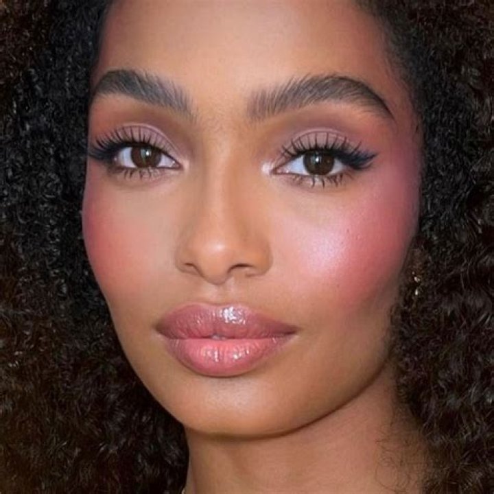 What makeup looks good with purple?