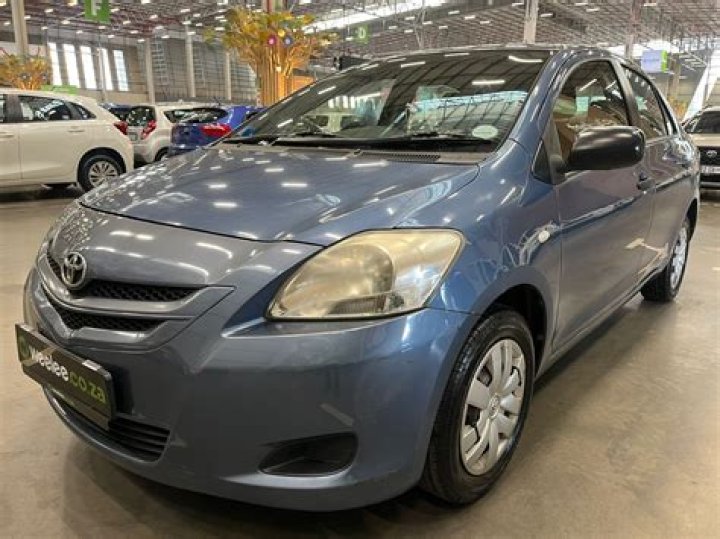 What size rims are on a 2008 Toyota Yaris?