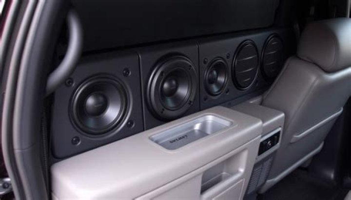 What size speakers are in a 2003 Chevy Silverado extended cab?