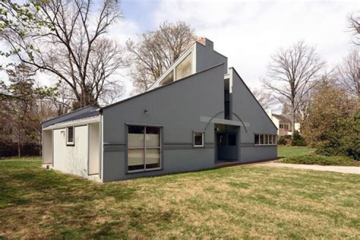 What was the Vanna Venturi House made of?