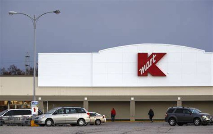 When did the Kmart in Warner Robins close?