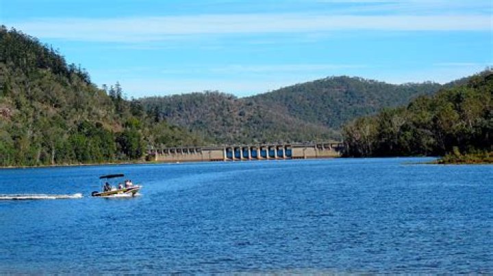 Where can I fish in Somerset Dam?