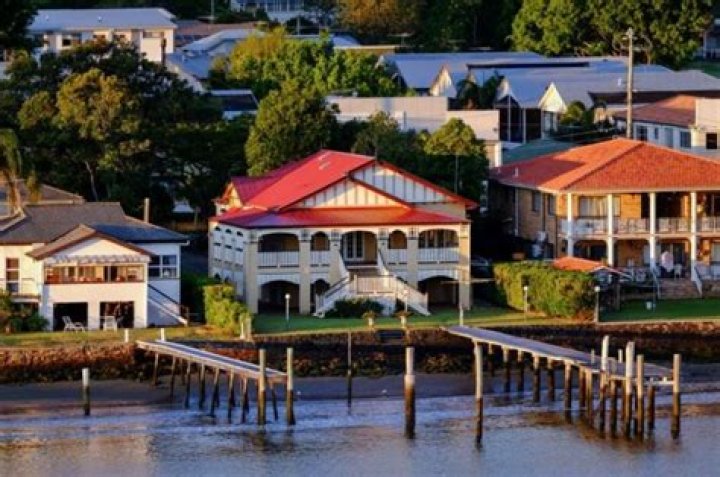 Where is Bulimba located in Brisbane?
